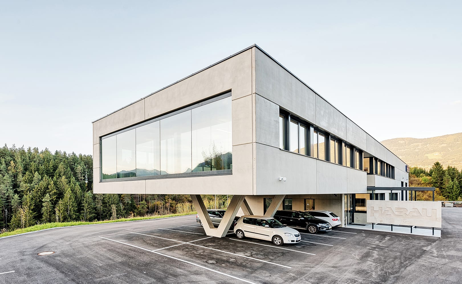 BÜROGEBÄUDE HABAU