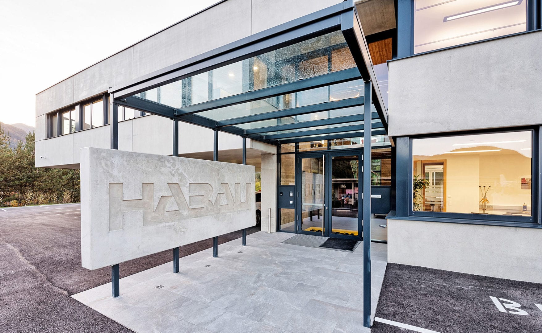 BÜROGEBÄUDE HABAU