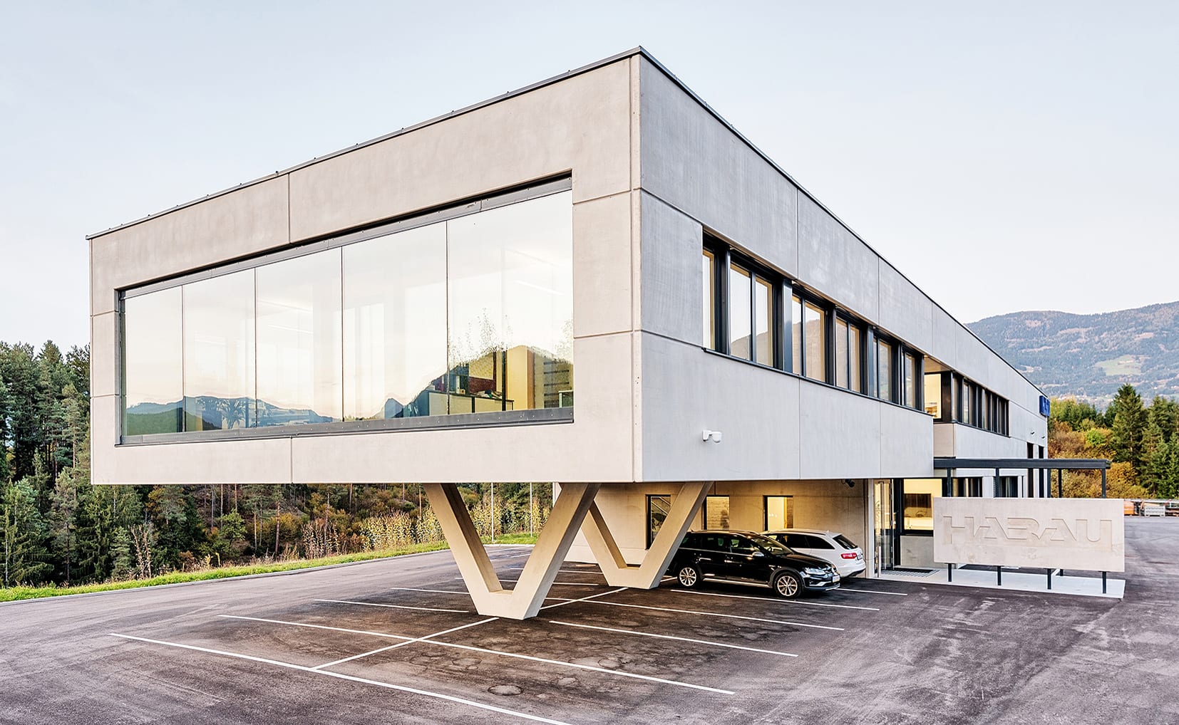 BÜROGEBÄUDE HABAU